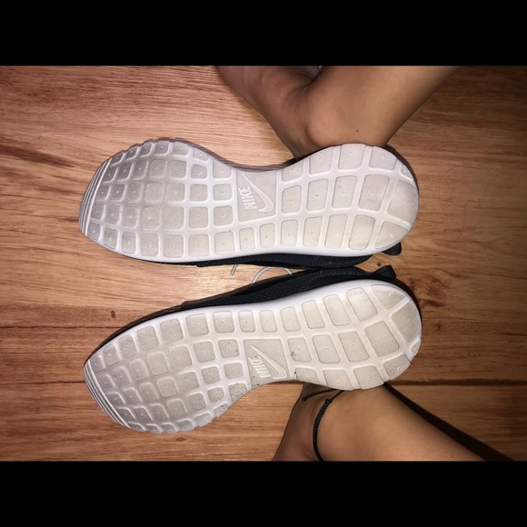 🔻SOLD🔻Nike Roshe One - Picture 4 of 7